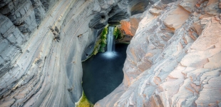 The natural Spa Pool in Hamersley Gorge, Karijini National Park, Western Australia